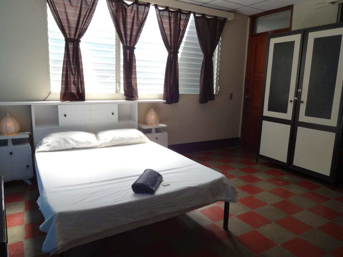 Hostal Harvest House León Esterno foto